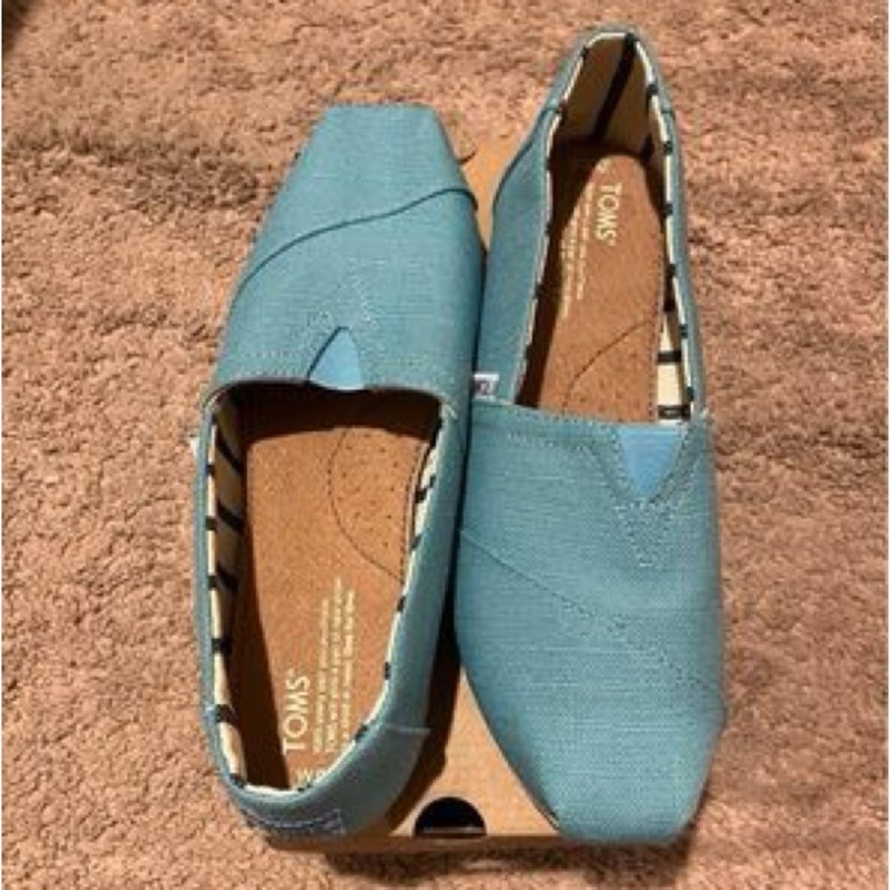 Woman’s TOM Flats